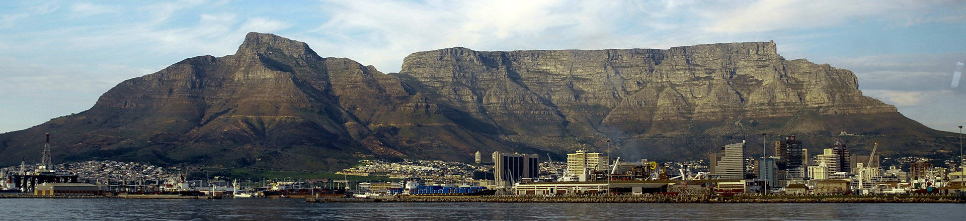 Vergezicht van Kaapstad vanop zee